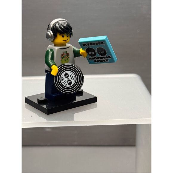 LEGO Collectible Minifigure - DJ Series 8/ Set #8833 - Picture 1 of 8